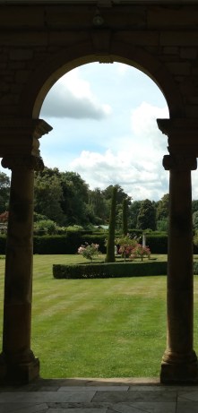 Hever Castle gardens