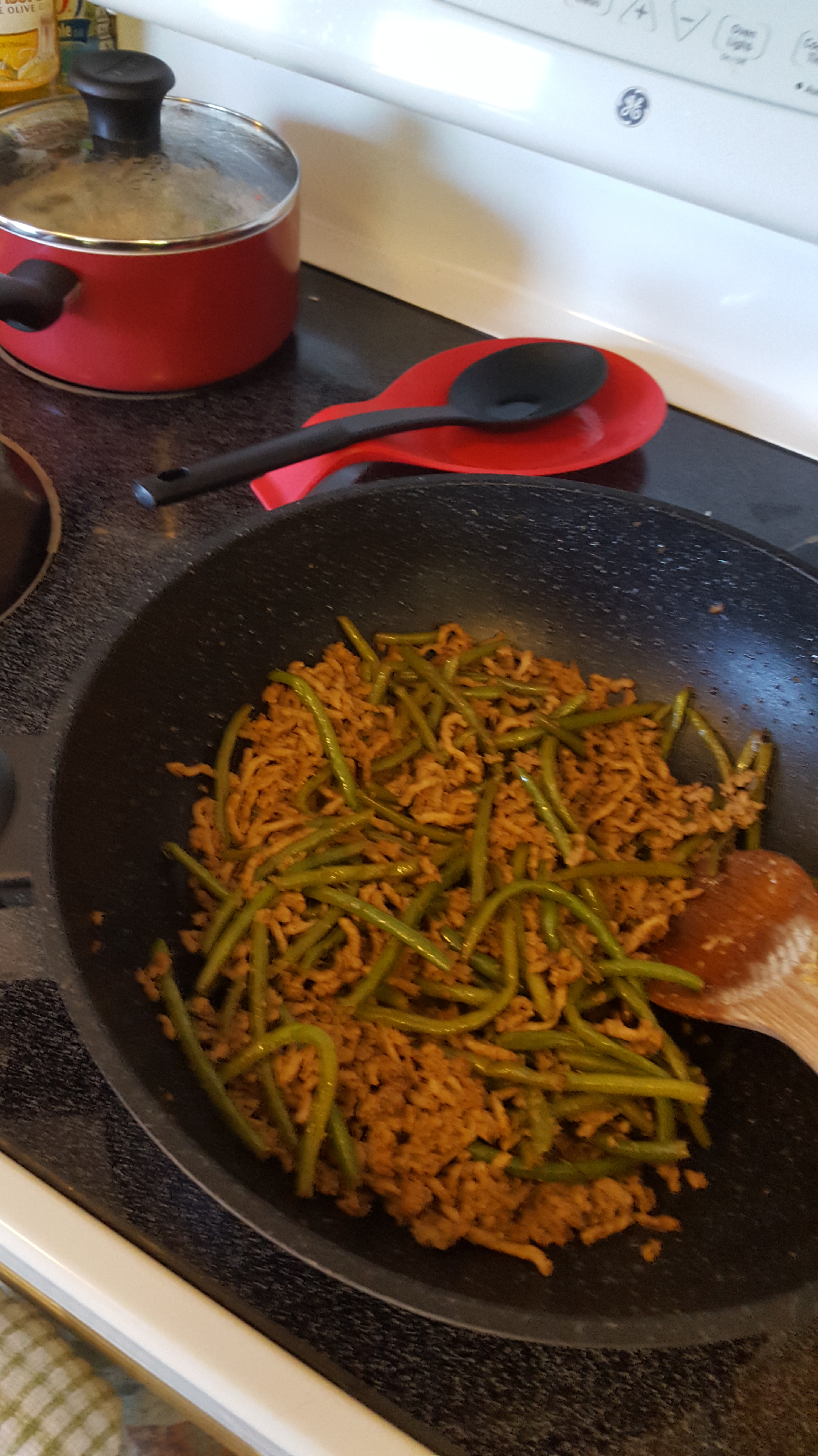 Pork and beans in the wok