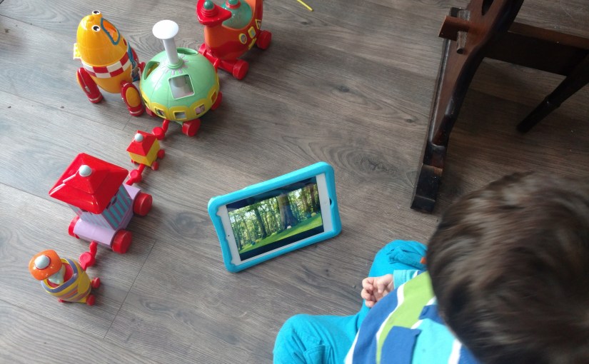 Letting your toddler smash your&nbsp;iPad